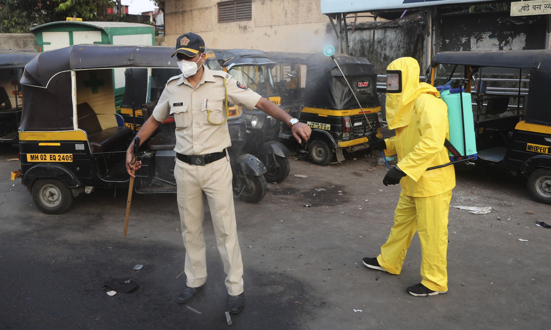 APTOPIX Virus Outbreak India